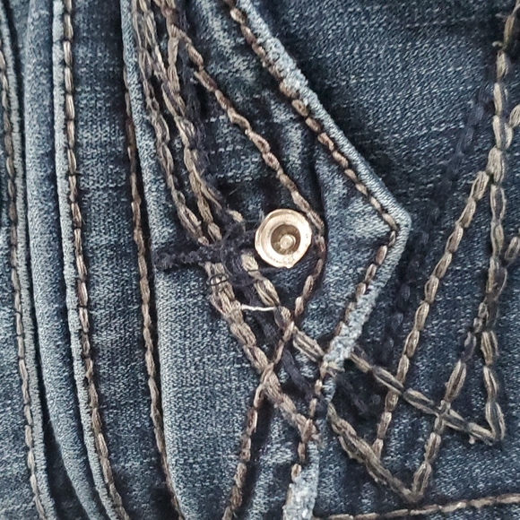 Silver Jeans - Picture 6 of 13